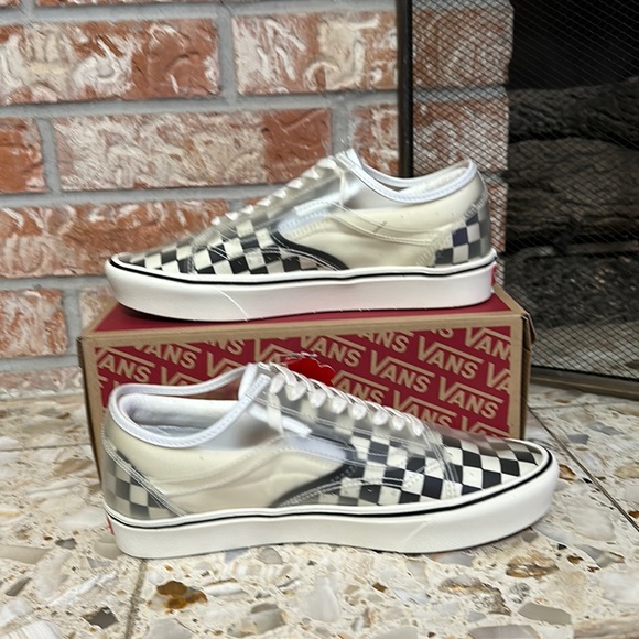 Vans comfy Cush slip on with transparent old skool - Picture 2 of 11